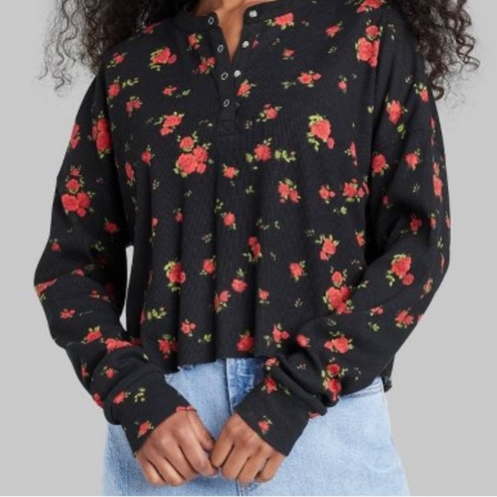 NWT Women’s Long Sleeve Black/Red Floral Henley, XS